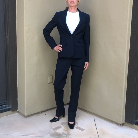 Theory virgin wool 3 pieces suit navy almost black size SP price firm
